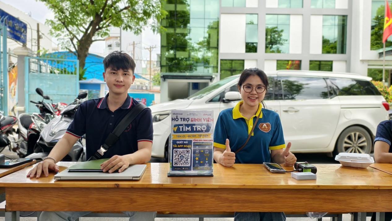Nhatrovn - Anhome có mặt tại Trường Đại học Công Thương TP.HCM đồng hành cùng tân sinh viên