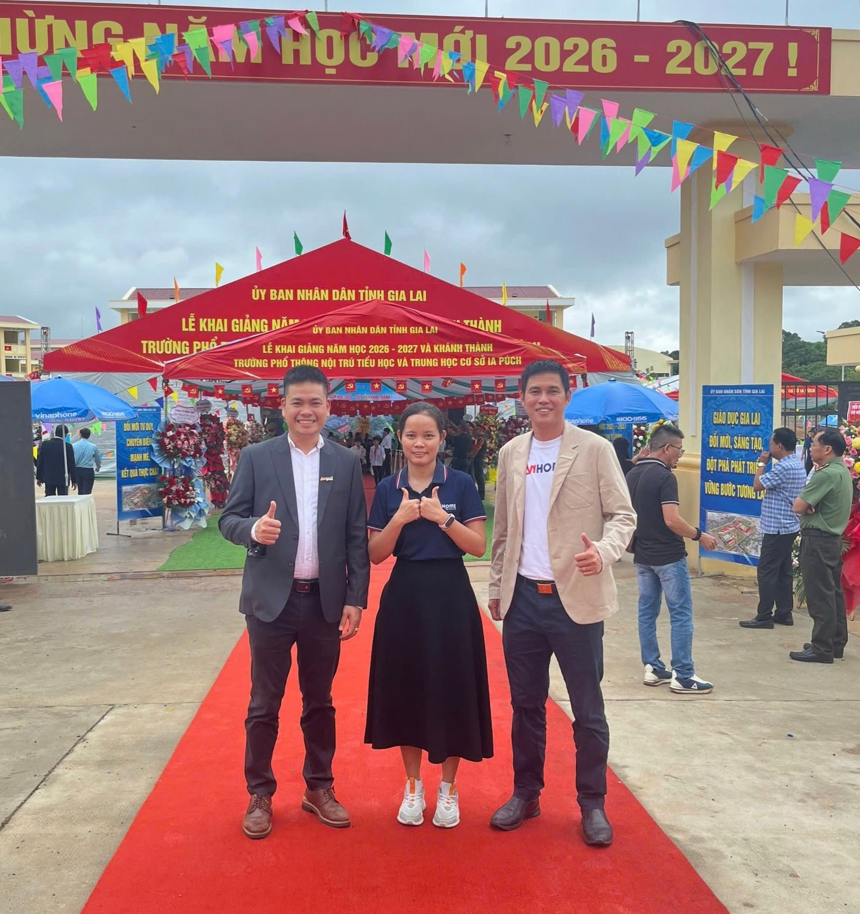 Đại diện Nhatrovn – Anhome tham dự lễ khai giảng và khánh thành Trường Ia Púch.