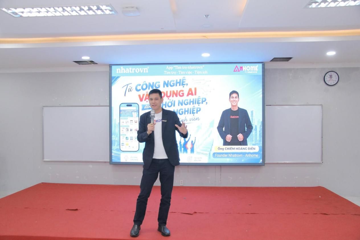 Anh Chiêm Hoàng Điền chia sẻ về công nghệ, AI và khởi nghiệp tại chương trình.