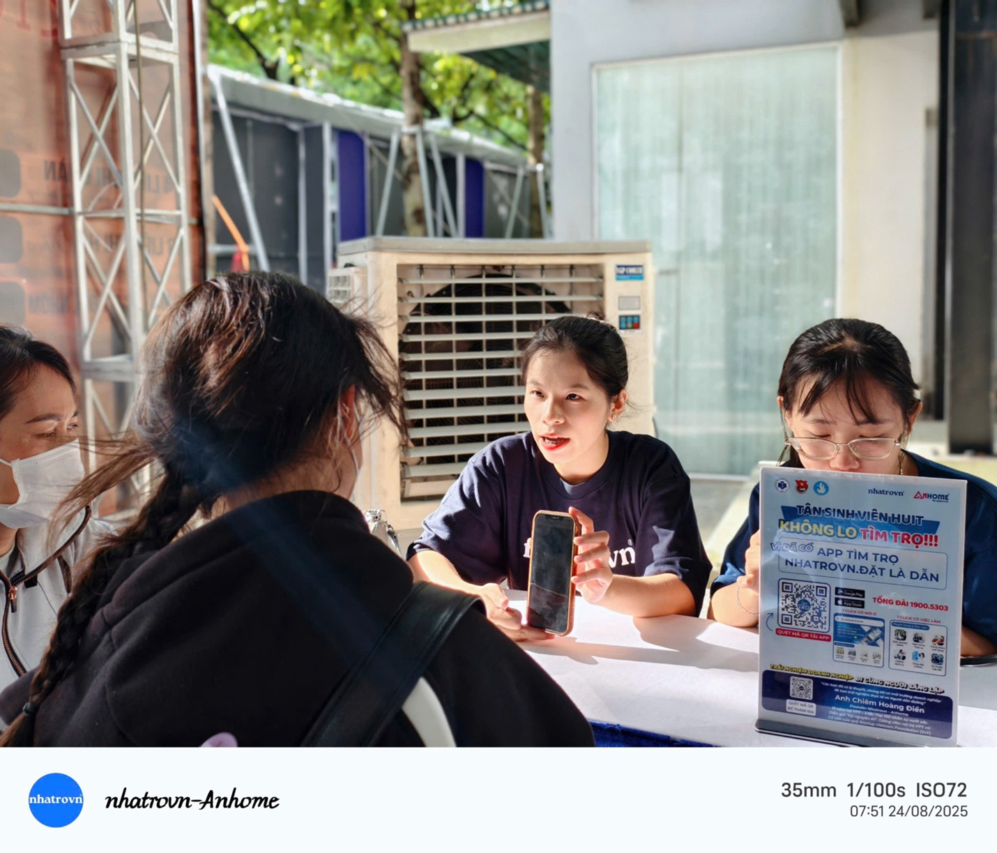 Hỗ trợ tân sinh viên K16 - Đồng hành cùng HUIT trong ngày nhập học