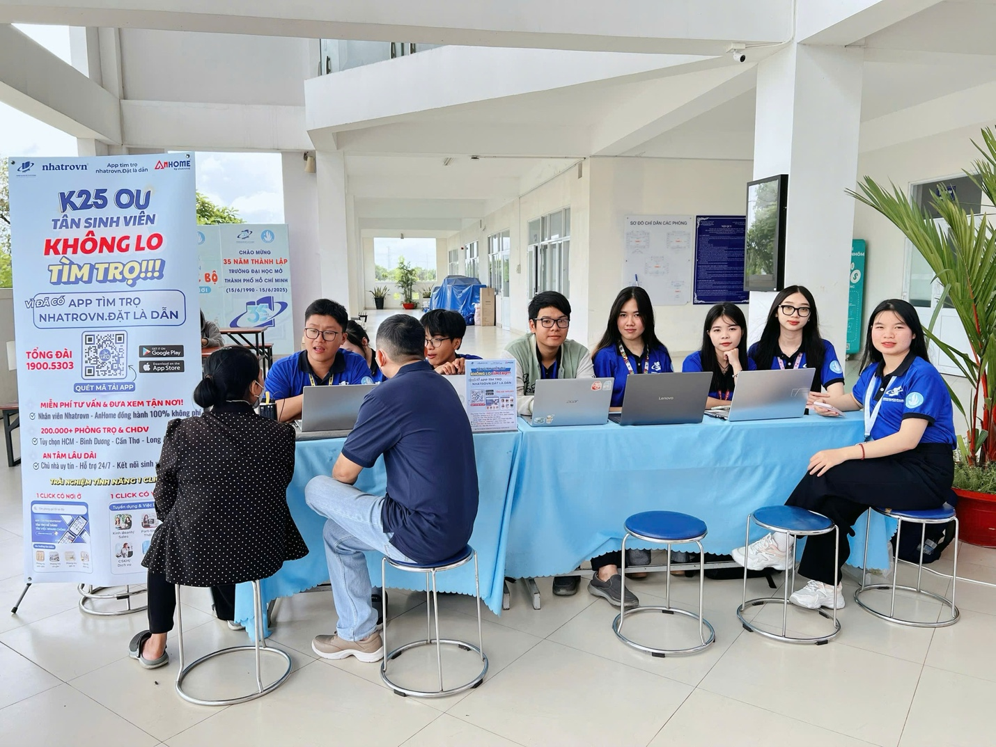 Tải App tại Nhà Bè