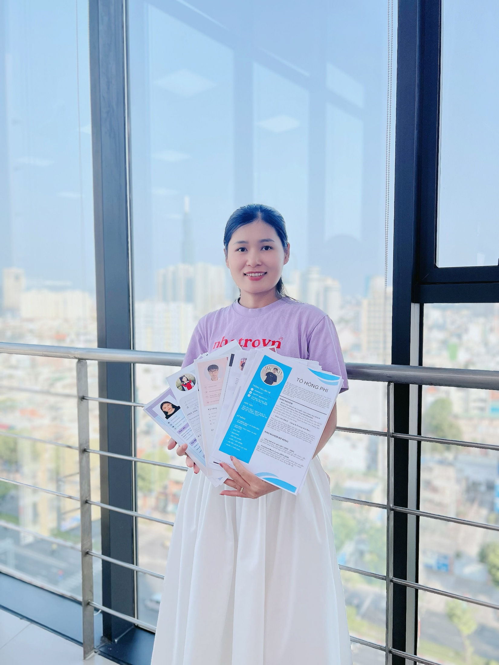 Chị Phan Thị Hà tổng hợp CV sinh viên