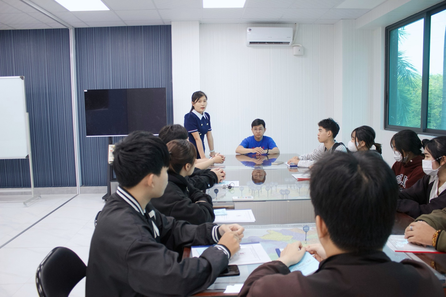 Sinh viên Bách Khoa Nam Sài Gòn làm việc tại Nhatrovn