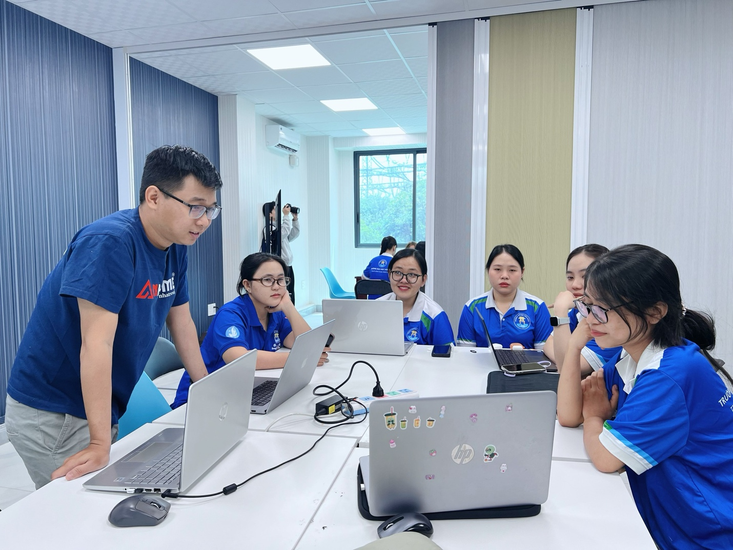 Kết nối doanh nghiệp – nhà trường tiếp tục được mở rộng theo hướng thực tiễn và bền vững.