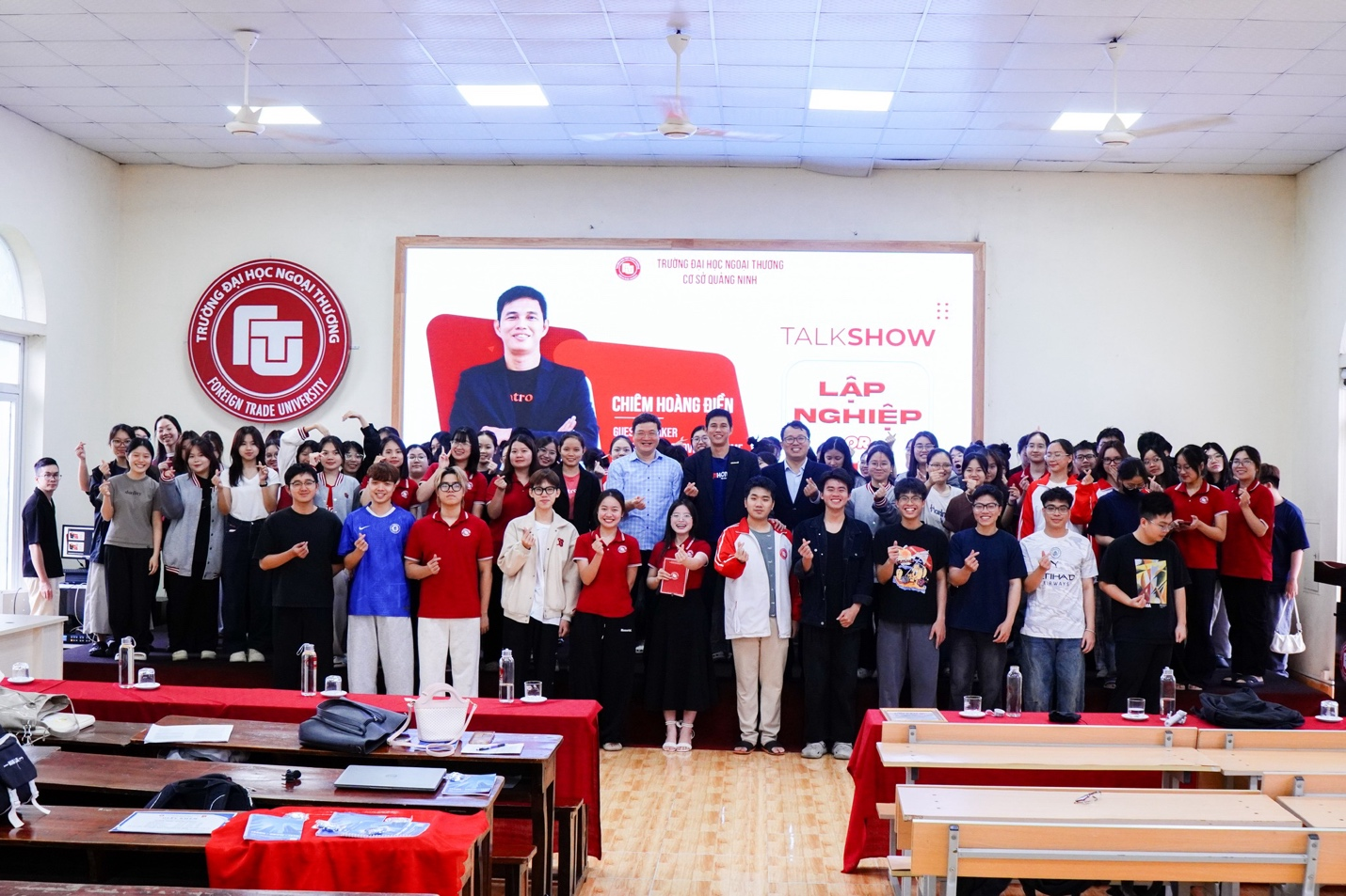 Nhatrovn – Anhome đồng hành cùng Talkshow "LẬP NGHIỆP HAY KHỞI NGHIỆP: ĐÂU LÀ LỐI ĐI CHO SINH VIÊN FTU" tại Trường Đại học Ngoại thương – Cơ sở Quảng Ninh
