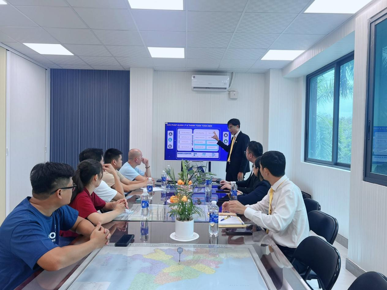 Buổi gặp gỡ giữa Nhatrovn - Anhome và Nam A Bank Phú Mỹ Hưng diễn ra trong không khí cởi mở và tích cực.
