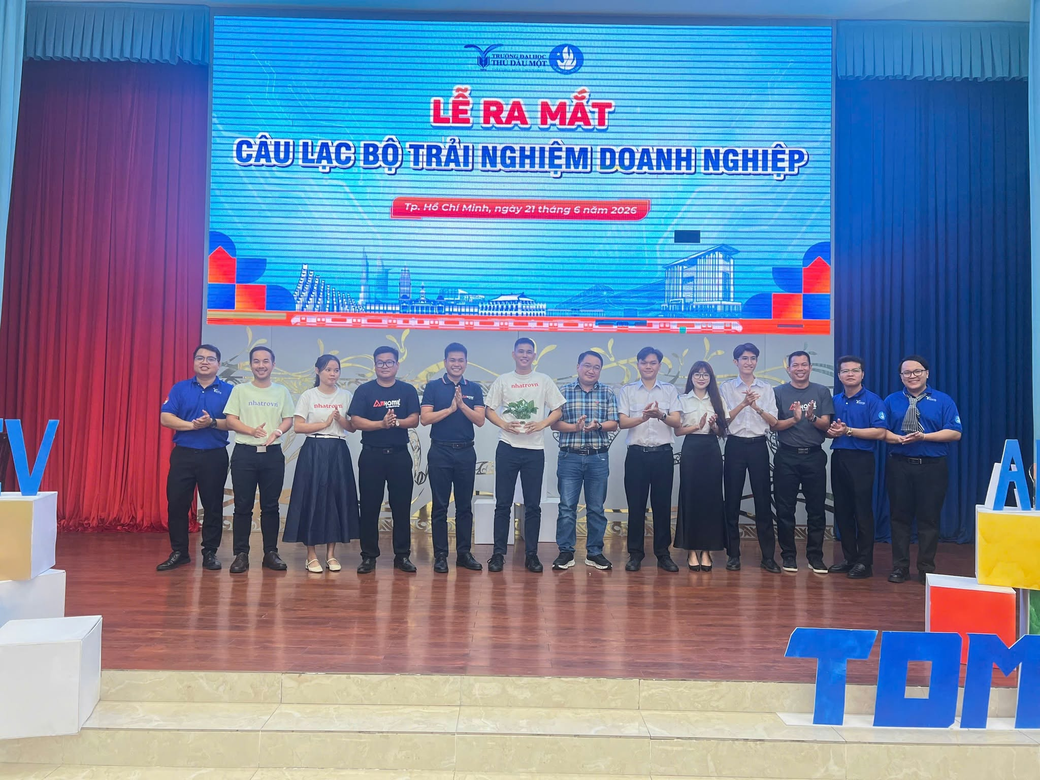 Lễ ra mắt Câu lạc bộ Trải nghiệm Doanh nghiệp giữa Nhatrovn - Anhome và Trường Đại học Thủ Dầu Một.