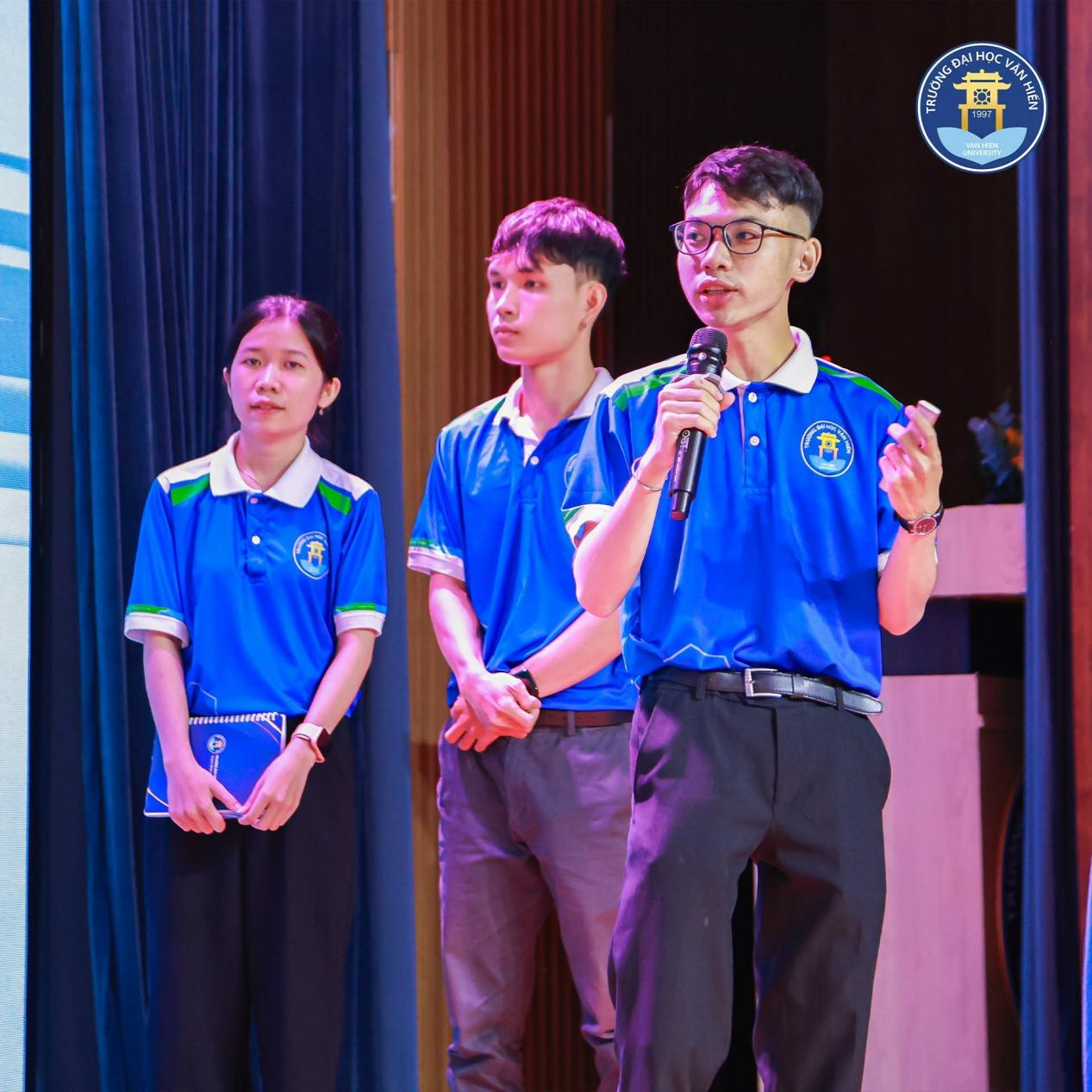 Không khí kết nối giữa doanh nghiệp và sinh viên tại chương trình.